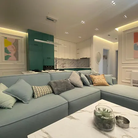 Turquoise Aarohi Appartement Gjilek