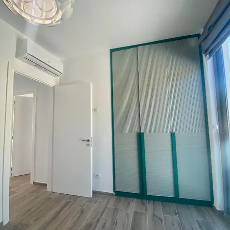 Turquoise Aarohi Appartement Gjilek
